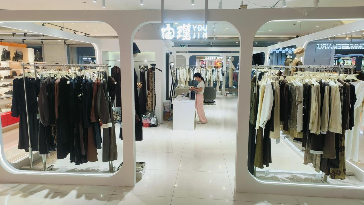 由瑾女裝在水晶城購物中心開業(yè)啦！