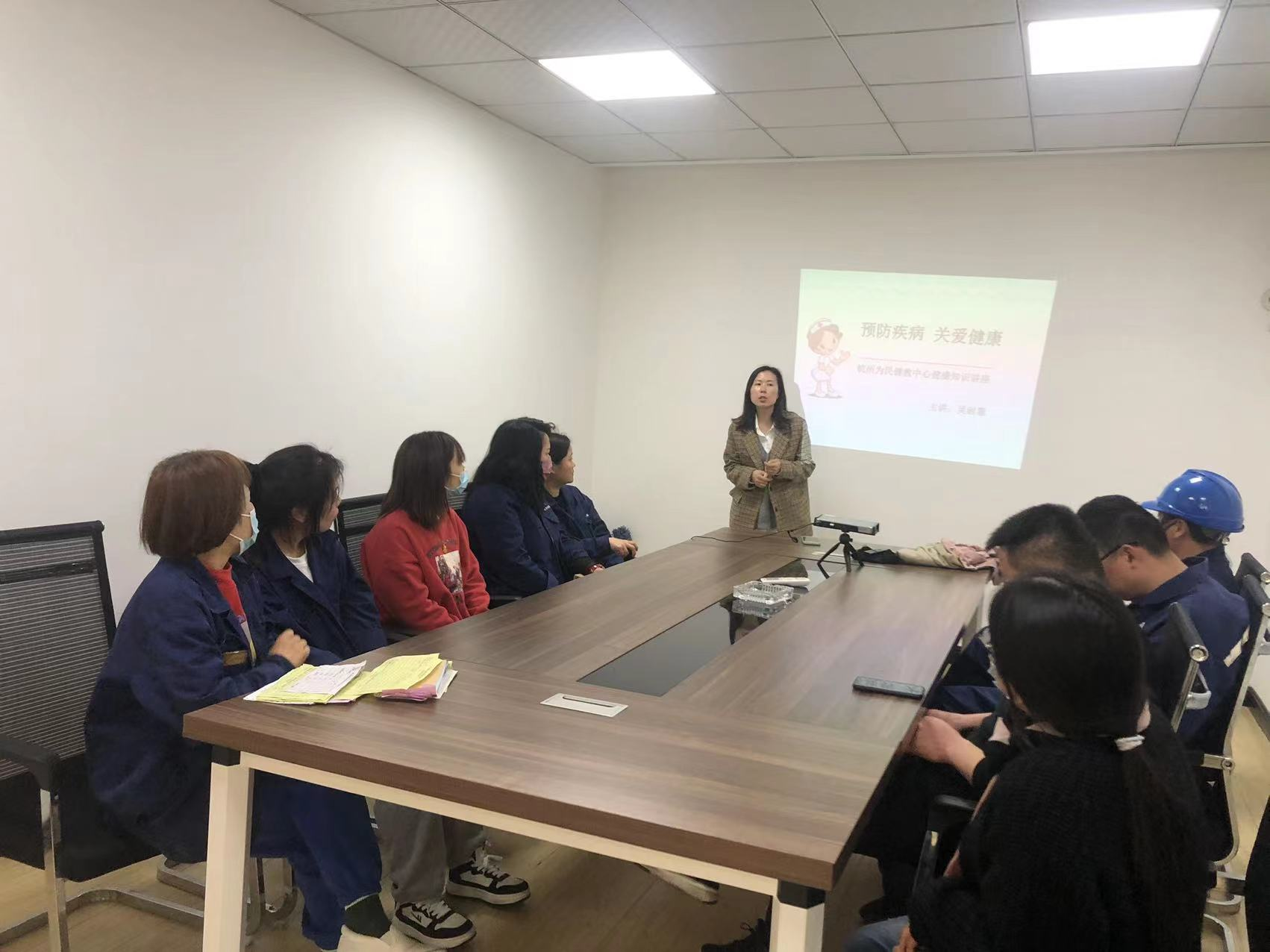 關(guān)注健康，遠(yuǎn)離疾病