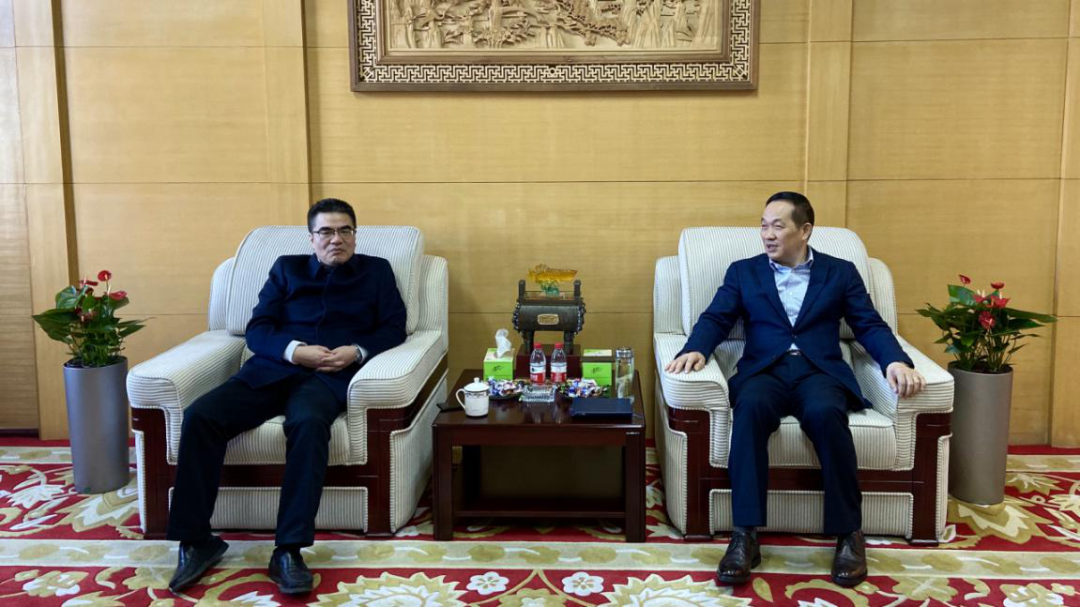 拱墅區(qū)委常委、統(tǒng)戰(zhàn)部部長(zhǎng)王書(shū)評(píng)蒞臨集團(tuán)慰問(wèn)走訪