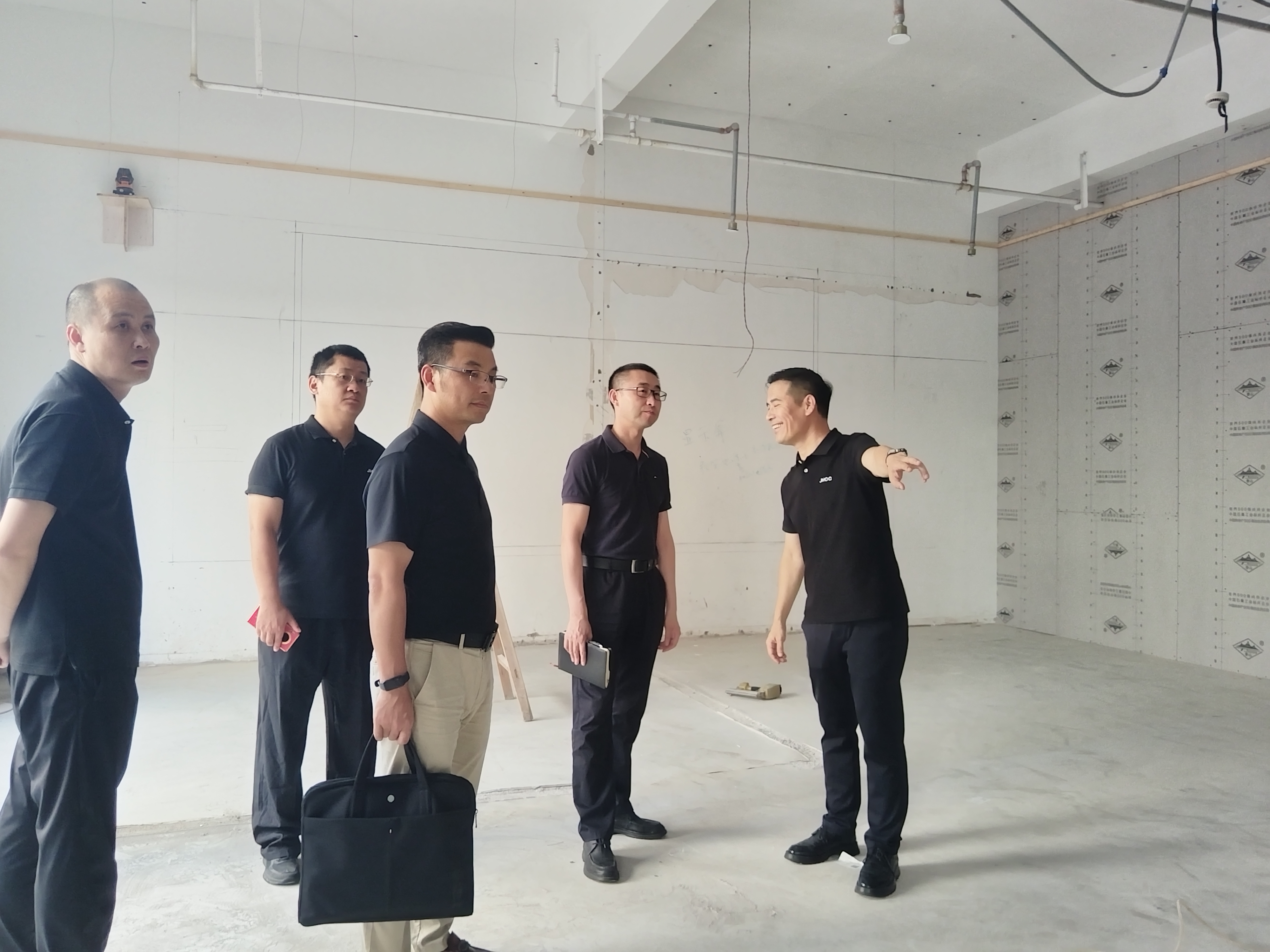 上塘街道黨工委書記諸葛建清蒞臨律威調解中心調研