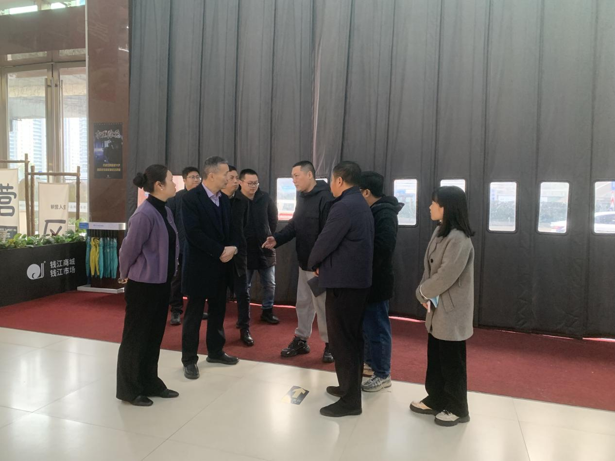 拱墅區(qū)應(yīng)急管理局一行走訪錢(qián)江商城開(kāi)展專(zhuān)業(yè)市場(chǎng)消防安全調(diào)研工作