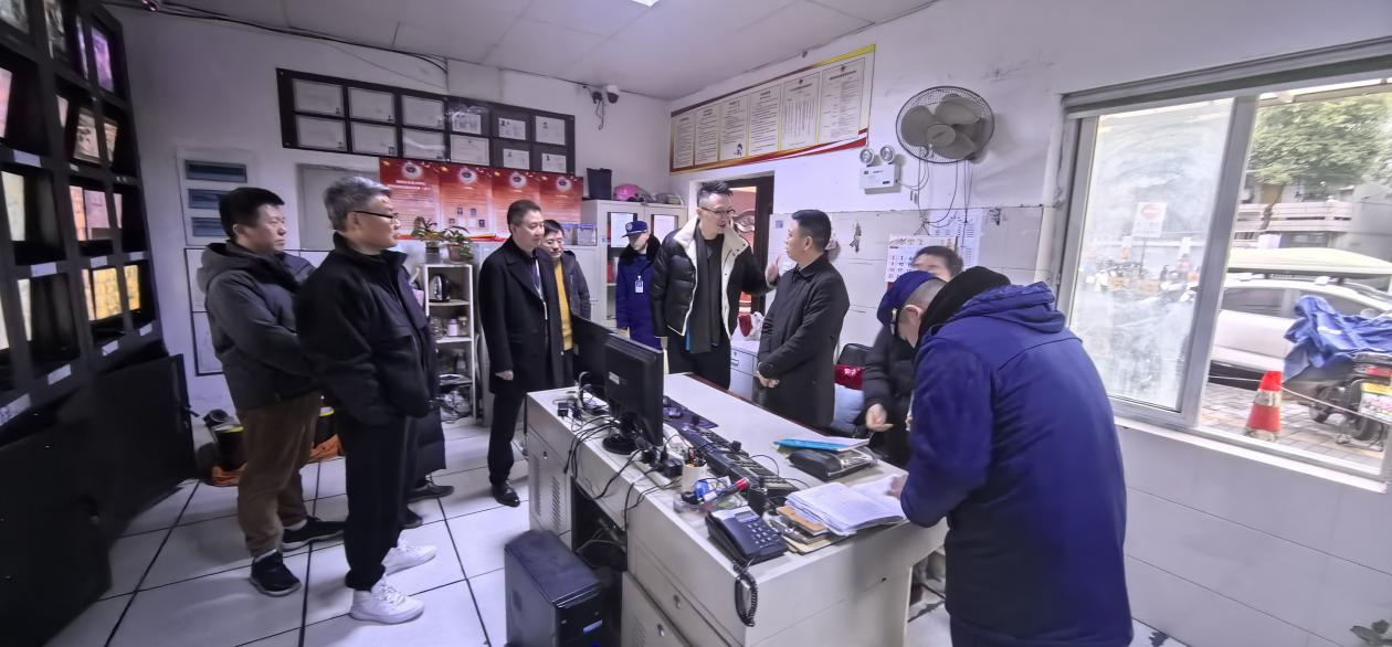 大關(guān)街道走訪錢江商城開展安全生產(chǎn)專項(xiàng)檢查
