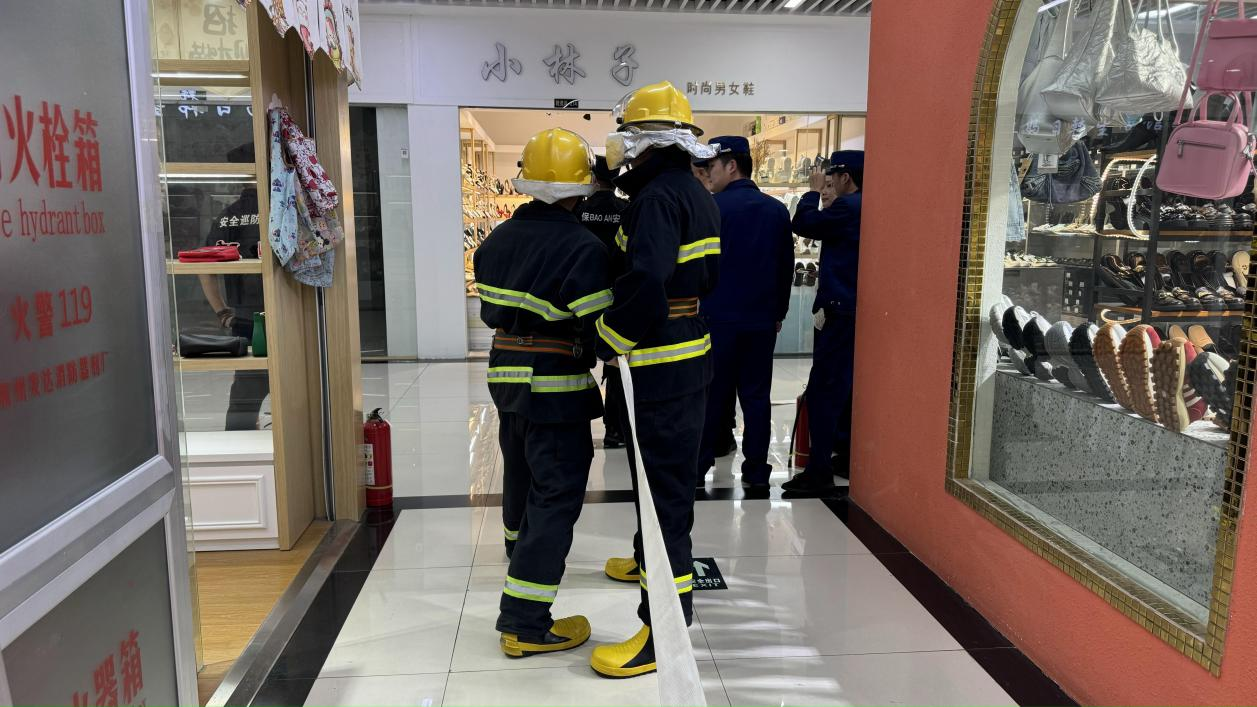 以演促防，錢江商城聯(lián)合水晶城開展微型消防站拉練