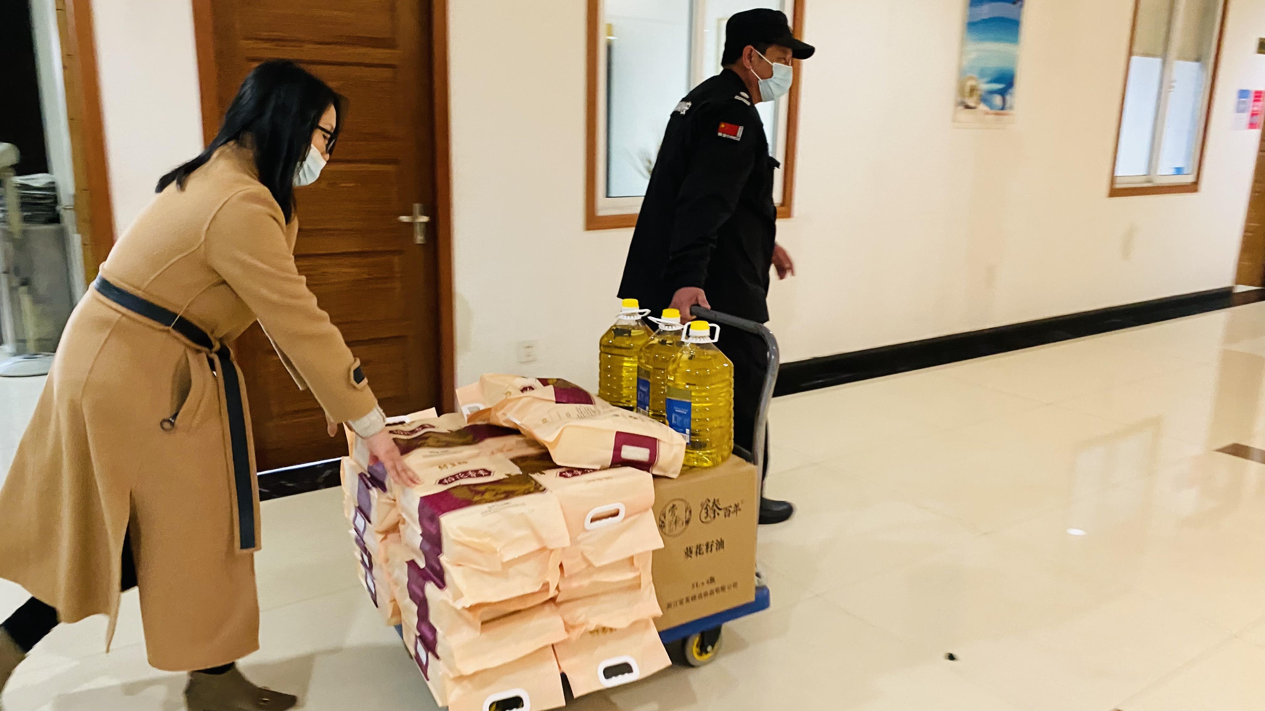 心系員工，溫暖新春！ 錢江商城為全體員工發(fā)放春節(jié)福利