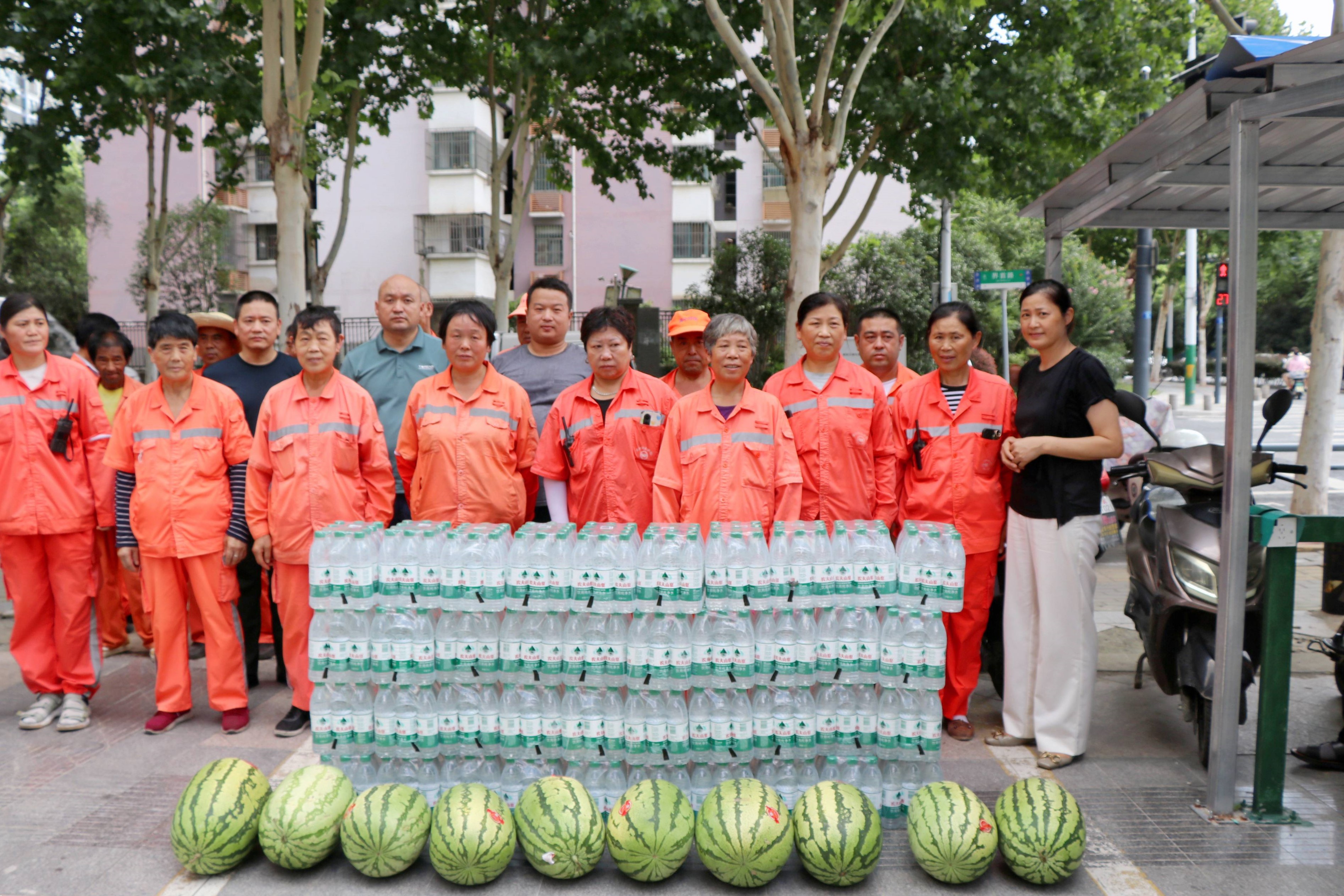  酷暑送清涼，關(guān)愛顯擔(dān)當(dāng)——廬陽建華文創(chuàng)園攜手愛心企業(yè)開展夏日送清涼活動(dòng)