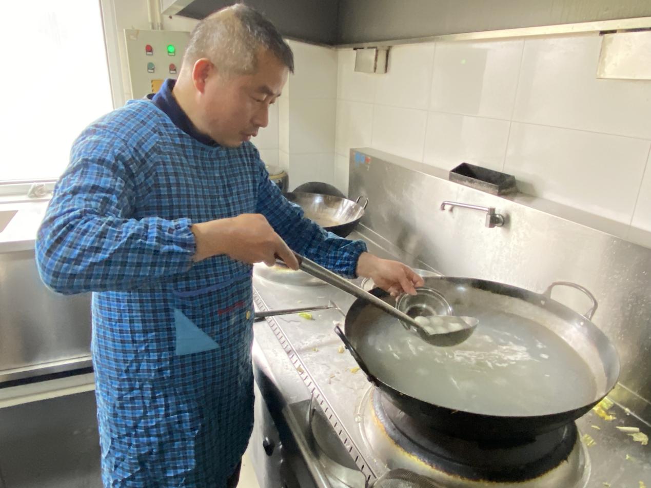 小小湯圓慶元宵，濃濃真情暖人心