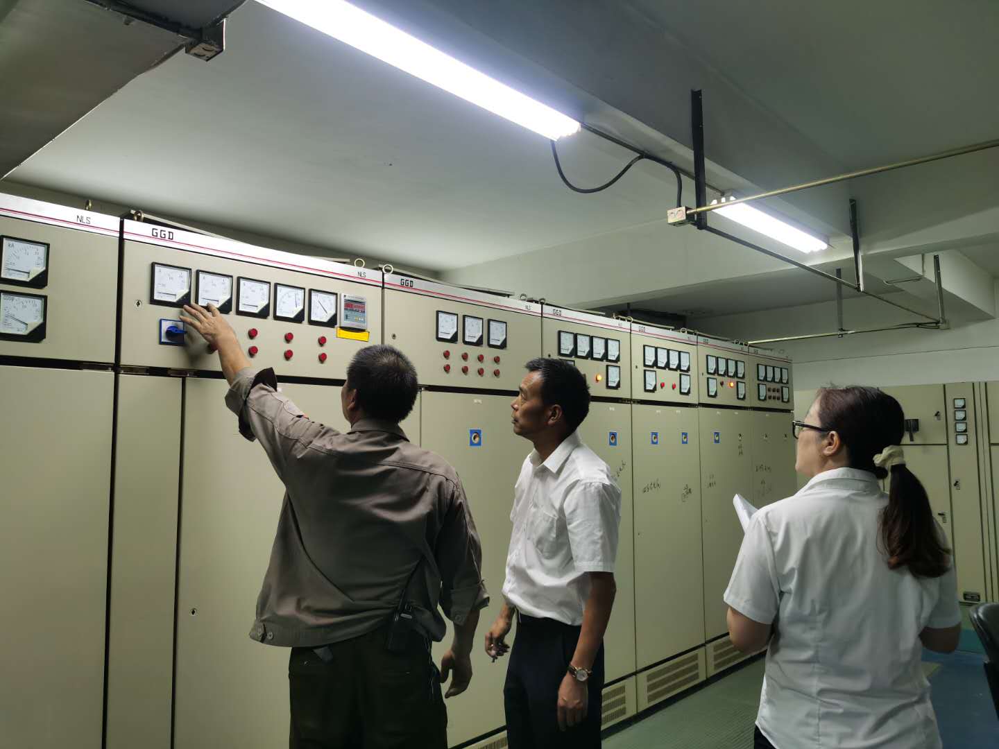 檢查高配間.jpg 檢查高配間.jpg